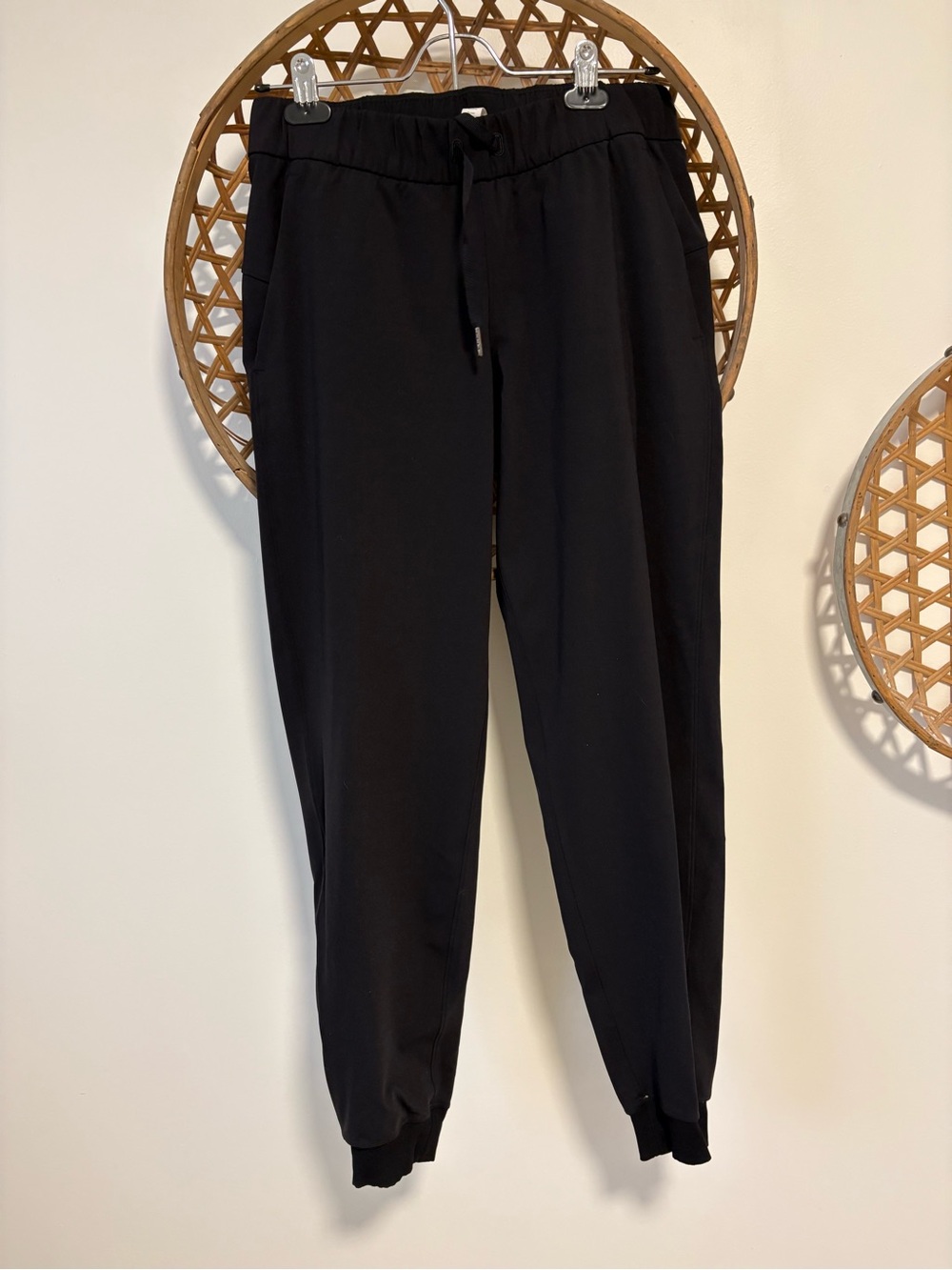 Women’s Lululemon Black Jogger style Pants - size 6-Elastic Waist - Picture 1 of 3